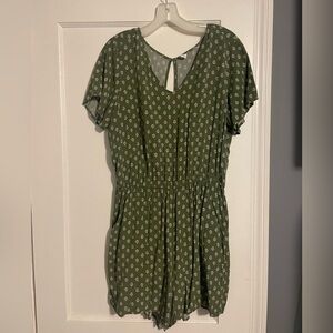 Old Navy Green Patterned Romper Women’s Size Large